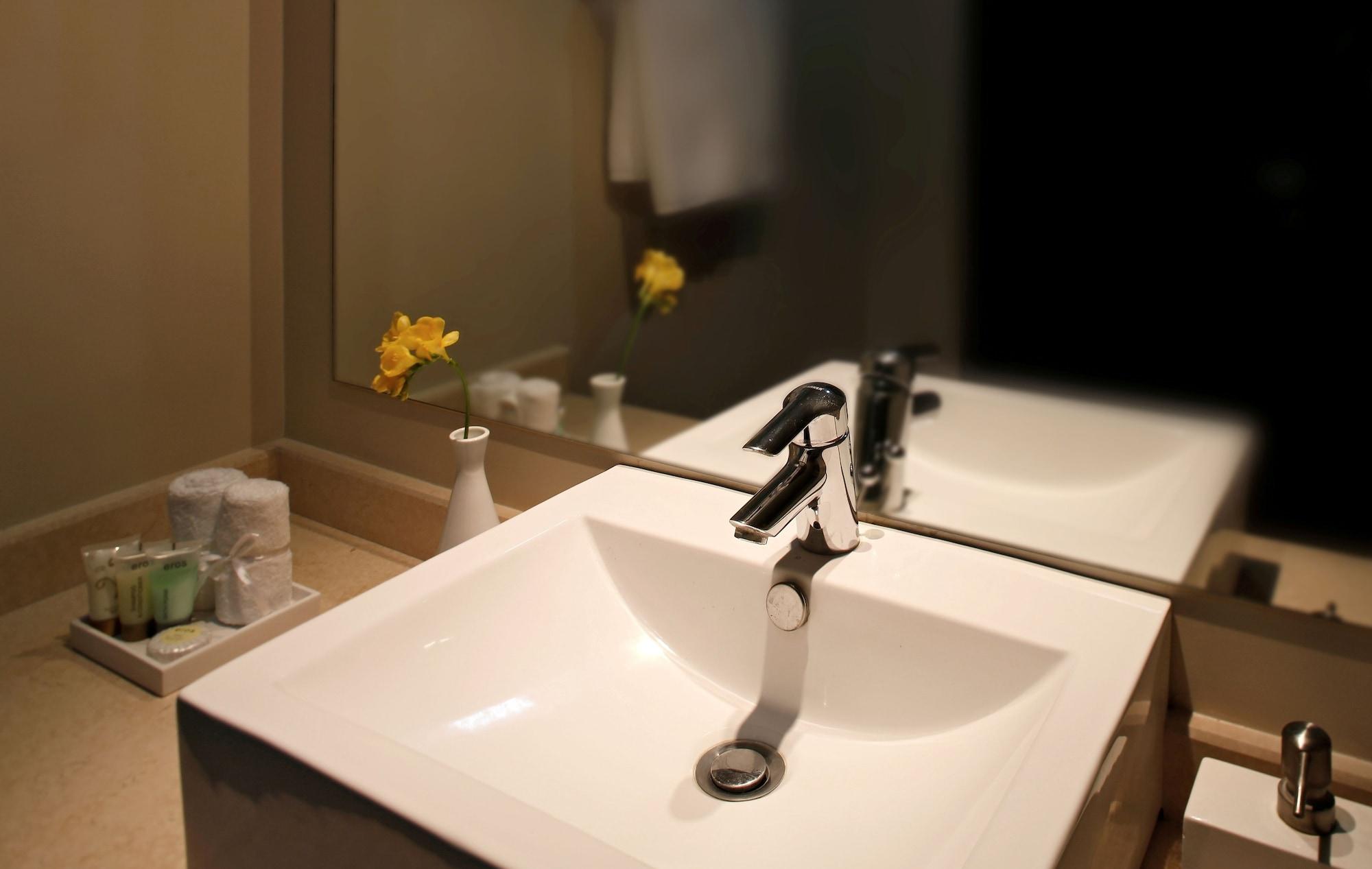 Hotel Meg Erywań Zewnętrze zdjęcie