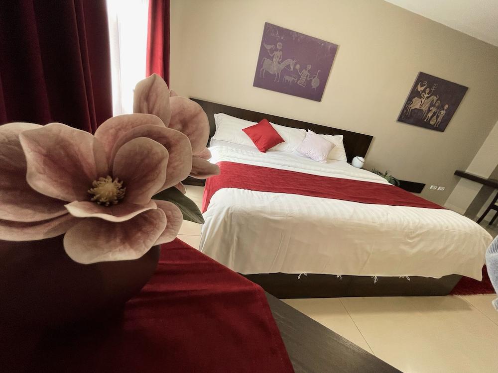 Hotel Meg Erywań Zewnętrze zdjęcie